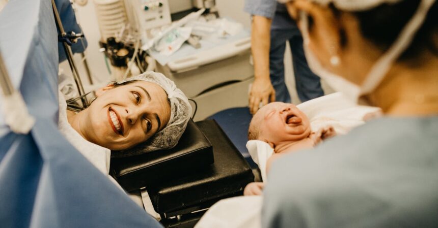 découvrez les bienfaits de l'accouchement physiologique, une approche naturelle qui respecte le processus biologique de la naissance, favorisant le bien-être de la mère et de l'enfant. apprenez comment cette méthode peut vous aider à vivre une expérience positive et épanouissante.