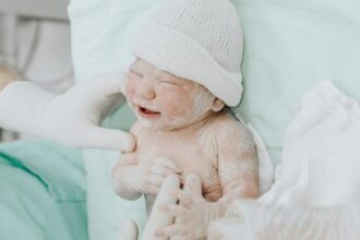 découvrez les méthodes innovantes pour un accouchement sans douleur. apprenez des techniques efficaces pour vivre cette expérience unique en toute sérénité, tout en minimisant l'inconfort.