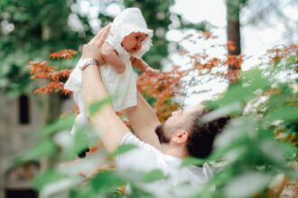 découvrez les bienfaits et les méthodes de l'accouchement naturel, une approche respectueuse et douce pour les mères et les bébés, favorisant un lien fort dès les premiers instants.