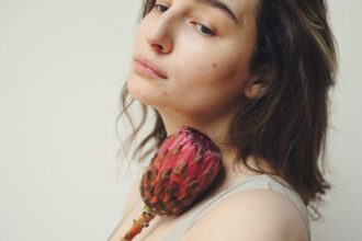 l'acné hormonale est un problème courant qui touche de nombreuses personnes, surtout pendant la puberté, le cycle menstruel ou la grossesse. découvrez ses causes, ses symptômes et les traitements efficaces pour retrouver une peau saine.