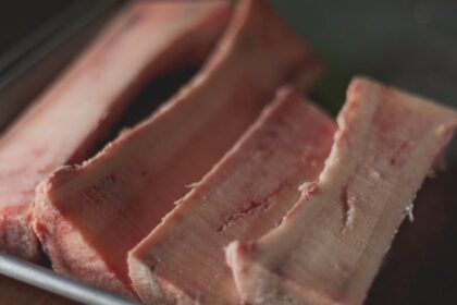 découvrez comment une bonne nutrition joue un rôle essentiel dans la santé de vos os. apprenez les aliments bénéfiques, les nutriments clés et des conseils pratiques pour renforcer votre système osseux et prévenir les maladies.