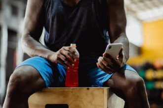 découvrez l'essentiel de la nutrition sportive pour optimiser vos performances, améliorer votre récupération et atteindre vos objectifs de fitness. des conseils pratiques, des recettes saines et des recommandations sur les compléments alimentaires pour les athlètes de tous niveaux.