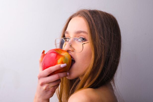 découvrez l'importance de la nutrition capillaire pour des cheveux sains et brillants. apprenez les meilleurs conseils et produits pour nourrir vos cheveux en profondeur et favoriser leur croissance.