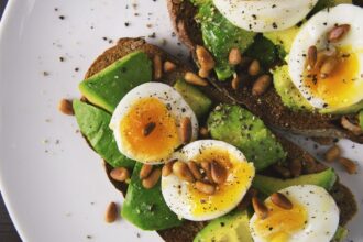découvrez les bienfaits des oméga-3, des acides gras essentiels pour votre santé. apprenez comment ils aident à réduire l'inflammation, à améliorer la santé cardiovasculaire et à soutenir le fonctionnement cérébral. explorez les sources alimentaires riches en oméga-3 et intégrez-les facilement dans votre alimentation.
