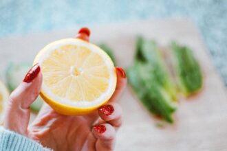 découvrez les bienfaits de la vitamine c pour votre santé et votre bien-être. protégez votre système immunitaire, améliorez votre peau et boostez votre énergie avec cette vitamine essentielle. apprenez comment l'intégrer facilement dans votre alimentation quotidienne.