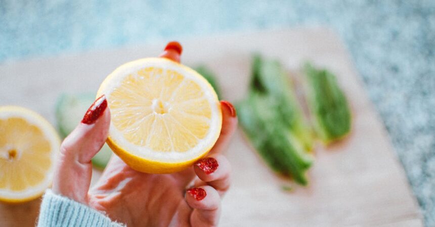 découvrez les bienfaits de la vitamine c pour votre santé et votre bien-être. protégez votre système immunitaire, améliorez votre peau et boostez votre énergie avec cette vitamine essentielle. apprenez comment l'intégrer facilement dans votre alimentation quotidienne.