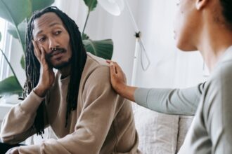 découvrez l'importance des connexions interpersonnelles dans notre vie quotidienne, comment elles influencent notre bien-être et nos relations, et les clés pour les renforcer.