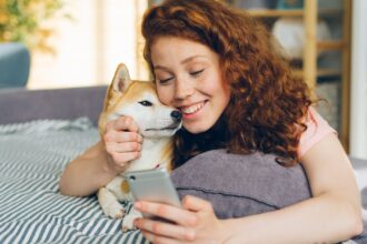 découvrez les défis et la beauté de l'amour à distance. apprenez des conseils, des histoires inspirantes et des stratégies pour maintenir une connexion solide, même à des kilomètres de séparation.