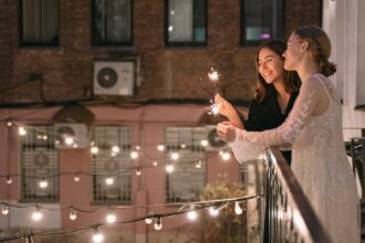 découvrez les subtilités de l'amour conditionnel, une dynamique relationnelle où l'affection dépend de certaines attentes et critères. explorez ses impacts sur les relations interpersonnelles et les moyens de cultiver un amour inconditionnel.