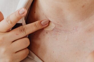 découvrez notre sélection de concealers pour un teint parfait ! couvrez les imperfections, les cernes et uniformisez votre peau avec des formules innovantes qui s'adaptent à tous les types de peau. trouvez le produit qui saura sublimer votre beauté naturelle.
