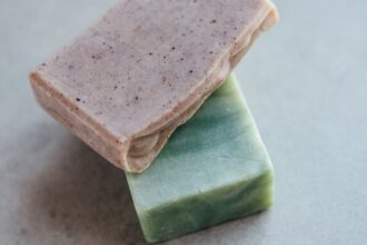 découvrez les bienfaits des antiseptiques naturels pour une santé optimale. protégez votre peau et boostez votre système immunitaire grâce à des alternatives saines et efficaces pour désinfecter et soigner vos blessures.