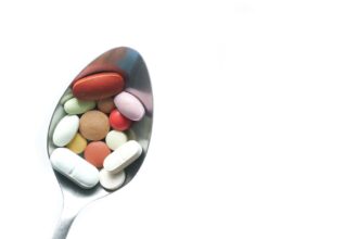 découvrez tout sur les antiviraux, ces médicaments essentiels dans la lutte contre les infections virales. apprenez leur fonctionnement, les types disponibles et leur rôle crucial dans le traitement des maladies virales.