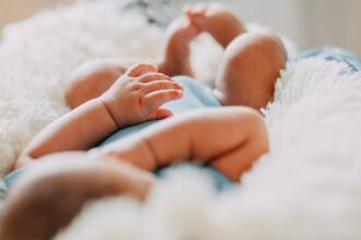 découvrez des conseils essentiels et des informations pratiques sur le postpartum. apprenez à gérer les défis physiques et émotionnels après l'accouchement, tout en favorisant le bien-être de la mère et du bébé.