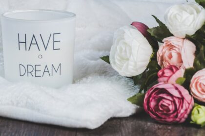 découvrez les bienfaits de l'aromathérapie pour améliorer votre bien-être au quotidien. plongez dans l'univers des huiles essentielles, apprenez à les utiliser et trouvez des conseils pour apaiser votre esprit et votre corps grâce à des méthodes naturelles.