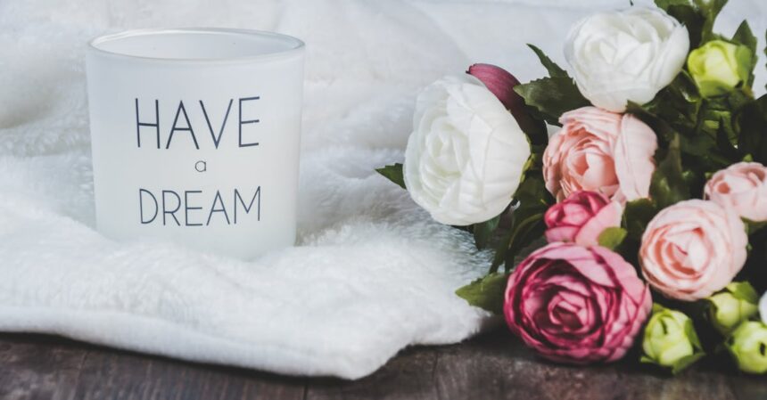 découvrez les bienfaits de l'aromathérapie pour améliorer votre bien-être au quotidien. plongez dans l'univers des huiles essentielles, apprenez à les utiliser et trouvez des conseils pour apaiser votre esprit et votre corps grâce à des méthodes naturelles.