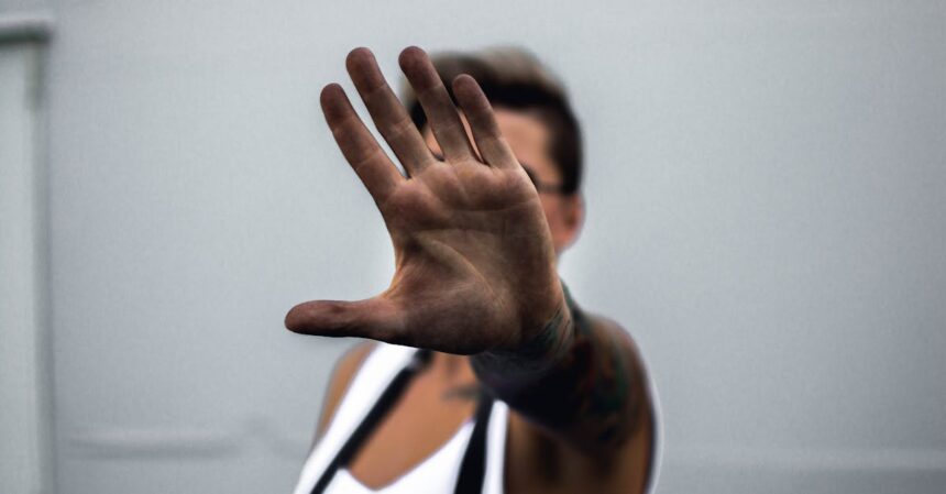 découvrez notre large sélection de contentions pour les mains, conçues pour soulager la douleur et soutenir vos articulations. nos attelles sont idéales pour la récupération après une blessure ou pour bénéficier d'un maintien optimal lors d'activités quotidiennes.