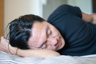 découvrez les bienfaits d'un sommeil profond pour revitaliser votre corps et votre esprit. apprenez des techniques pour améliorer la qualité de votre sommeil et éviter les nuits agitées.