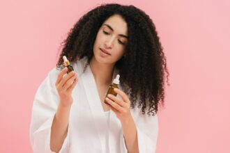 découvrez les secrets d'une peau radieuse et éclatante. nos conseils, astuces et soins adaptés vous aideront à obtenir un teint lumineux et sain. transformez votre routine beauté pour révéler la beauté naturelle de votre peau.