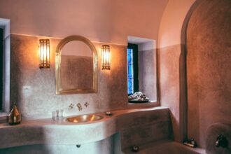 découvrez les bienfaits d'un bain chaud relaxant pour apaiser votre corps et esprit. plongez dans un moment de douceur et de chaleur, parfait pour évacuer le stress et favoriser la détente.