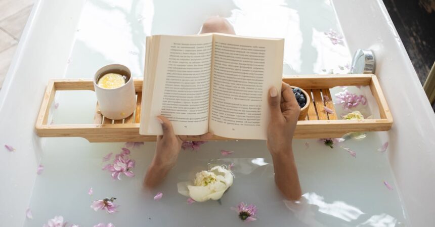 découvrez le bonheur d'un bain chaud apaisant, parfait pour se détendre après une longue journée. profitez des bienfaits relaxants de l'eau chaude pour revitaliser votre corps et apaiser votre esprit.