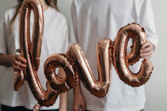 découvrez notre collection de ballons colorés et festifs, parfaite pour toutes vos célébrations. que ce soit pour un anniversaire, un mariage ou un événement spécial, nos ballons ajoutent une touche de magie à votre décor. explorez des designs variés et des options personnalisées pour faire de votre événement un moment inoubliable.