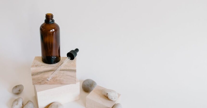 découvrez les nombreux bienfaits de l'huile essentielle de menthe poivrée. cette huile naturelle est réputée pour ses propriétés rafraîchissantes, apaisantes et stimulant la concentration. apprenez comment l'intégrer dans votre routine quotidienne pour améliorer votre bien-être.