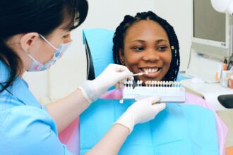 découvrez notre guide complet sur le blanchiment des dents, incluant les meilleures méthodes, produits recommandés et astuces pour obtenir un sourire éclatant et éclatant de santé.