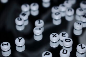 découvrez l'impact puissant du bouche-à-oreille dans le marketing moderne. apprenez comment les recommandations personnelles peuvent transformer votre stratégie commerciale et fidéliser vos clients.