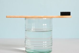 découvrez l'importance de l'hygiène bucco-dentaire pour un sourire éclatant et une santé optimale. apprenez des astuces et des conseils essentiels pour maintenir des dents et des gencives en parfaite condition.