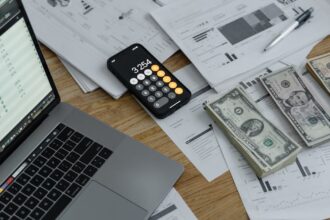 utilisez notre calculateur de grossesse pour estimer votre date d'accouchement, suivre le développement de votre bébé et obtenir des conseils personnalisés tout au long de votre grossesse.