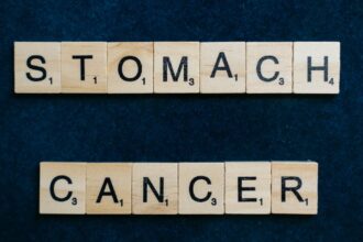 découvrez les causes, les symptômes et les traitements du cancer de l'estomac. informez-vous sur les options de dépistage et les avancées de la recherche pour mieux comprendre cette maladie.