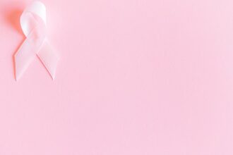 découvrez tout ce qu'il faut savoir sur le cancer du sein, ses symptômes, ses facteurs de risque, les options de traitement et les conseils de prévention pour mieux comprendre et lutter contre cette maladie.