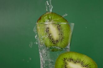 découvrez l'importance de l'hydratation pour votre santé et votre bien-être. apprenez des conseils pratiques pour rester hydraté tout au long de la journée et les bienfaits d'une bonne consommation d'eau.