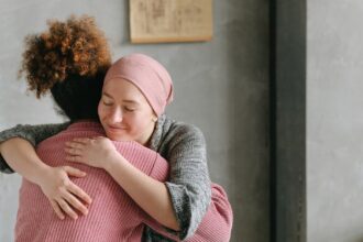 découvrez tout ce qu'il faut savoir sur le cancer, ses types, ses symptômes, ses traitements et les avancées médicales récentes pour mieux comprendre cette maladie complexe et son impact sur la vie des patients.