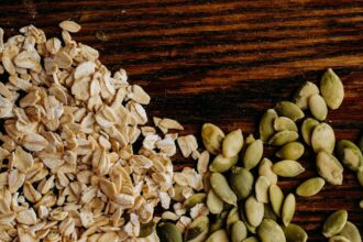 découvrez les bienfaits des grains entiers pour votre santé ! apprenez pourquoi ils sont essentiels dans votre alimentation, leurs riches nutriments et comment les intégrer facilement dans vos plats quotidiens.