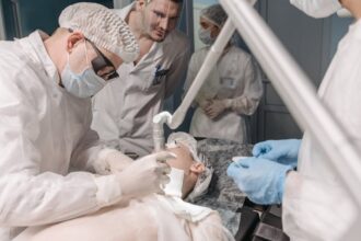 la chirurgie au laser offre des solutions innovantes et précises pour traiter diverses conditions médicales, minimisant les douleurs et accélérant la récupération. découvrez comment cette technologie avancée transforme les soins de santé.