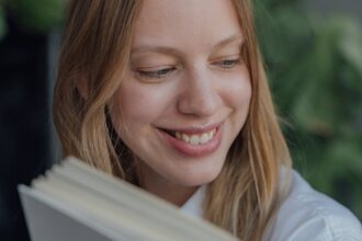 découvrez tout ce qu'il faut savoir sur la chirurgie des dents de sagesse : procédures, soins post-opératoires et conseils pour une guérison rapide. préparez-vous en toute confiance pour votre intervention dentaire.