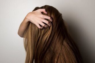 découvrez des solutions efficaces contre la perte de cheveux. explorez des conseils, traitements et remèdes naturels pour retrouver une chevelure saine et pleine de vitalité.