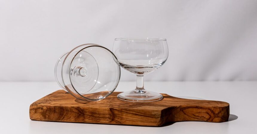 découvrez des recettes de cocktails à base de rhum blanc, alliant fraîcheur et saveurs exotiques. parfait pour vos soirées d'été ou pour impressionner vos invités avec des mélanges rafraîchissants et gourmands.