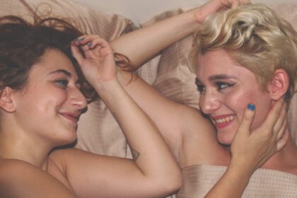 découvrez les différentes facettes de l'intimité, entre relations émotionnelles et physiques. apprenez comment approfondir vos connexions personnelles et créer des liens sincères et authentiques.