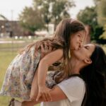 découvrez les conseils et astuces pour réussir une relation à distance. apprenez à surmonter les défis, à maintenir une connexion émotionnelle et à bâtir une confiance solide malgré les kilomètres qui vous séparent.