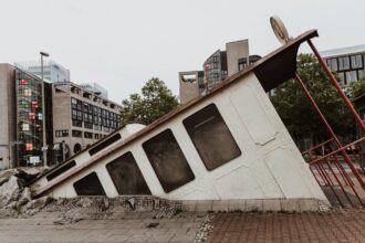 découvrez tout ce qu'il faut savoir sur les verrues plantaires : causes, symptômes, traitements et conseils pour prévenir leur apparition. obtenez des solutions efficaces pour soulager l'inconfort et retrouver des pieds en pleine santé.