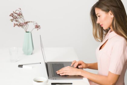 découvrez des conseils pratiques et des techniques éprouvées pour améliorer votre concentration, augmenter votre productivité et optimiser votre temps de travail. apprenez à surmonter les distractions et à vous focaliser sur vos objectifs avec efficacité.