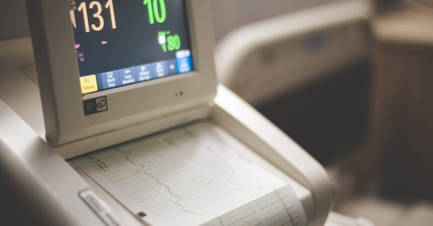 découvrez tout sur la bradycardie, une condition caractérisée par un rythme cardiaque anormalement lent. apprenez les causes, les symptômes et les traitements disponibles pour mieux comprendre cette affection et comment elle peut affecter la santé.