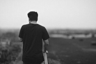découvrez comment surmonter la dépression post-rupture avec des conseils pratiques et des stratégies pour retrouver votre bien-être émotionnel. apprenez à gérer votre chagrin et à reconstruire votre confiance après une séparation.