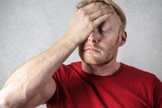 explorez les causes, les symptômes et les traitements de la douleur métacarpienne. comprenez comment cette douleur peut affecter votre quotidien et découvrez des conseils pratiques pour soulager votre inconfort et améliorer votre qualité de vie.