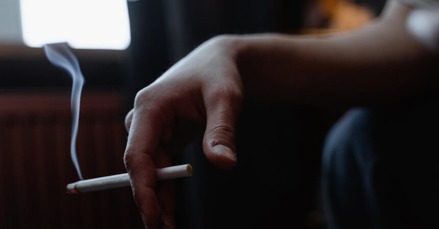 découvrez les causes et les traitements de la douleur au poignet. apprenez comment soulager vos douleurs et prévenir les blessures grâce à des conseils pratiques et des exercices adaptés.