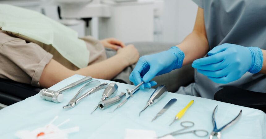 découvrez des solutions efficaces et des conseils pour soulager vos douleurs dentaires. comprenez les causes des maux de dents et apprenez quand consulter un dentiste pour un traitement approprié.