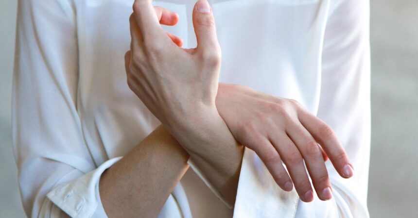 découvrez tout ce qu'il faut savoir sur la fracture du poignet : symptômes, traitements, conseils de réhabilitation et astuces pour une récupération rapide. informez-vous sur cette blessure courante et apprenez comment prévenir les blessures au poignet.