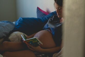découvrez ce qu'est une grossesse biochimique, ses causes, ses symptômes et son impact sur la fertilité. informez-vous sur les tests de grossesse et les étapes à suivre après une telle expérience.